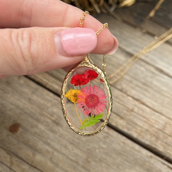 Handmade Real Pressed Dried Flower Botanical Resin
Necklace - Picture 8 of 14